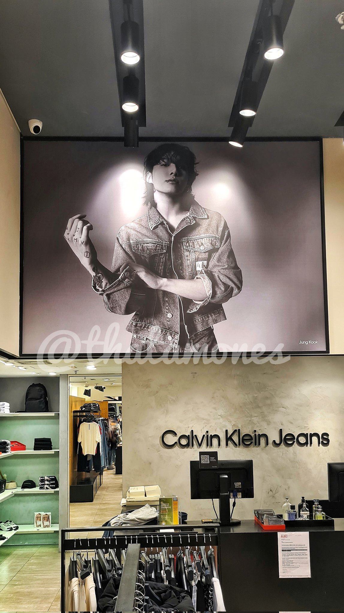 Jeon Jungkook Brazil on X: [📸] Anúncio de Jungkook para a Calvin Klein em  loja da marca no Shopping Ibirapuera, em São Paulo 🇧🇷  #JUNGKOOKxCALVINKLEIN  / X