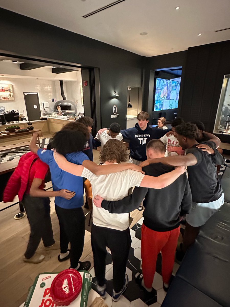 GamerMom4TN's tweet image. Great weekend for Team Heavy. Coming home with the 🚢 at the Spring Extravaganza in Indianapolis. Great job, fellas! #TeamHeavy @JaysonH2024 @IamHeavyO @wcsNHSbball @jhharris22