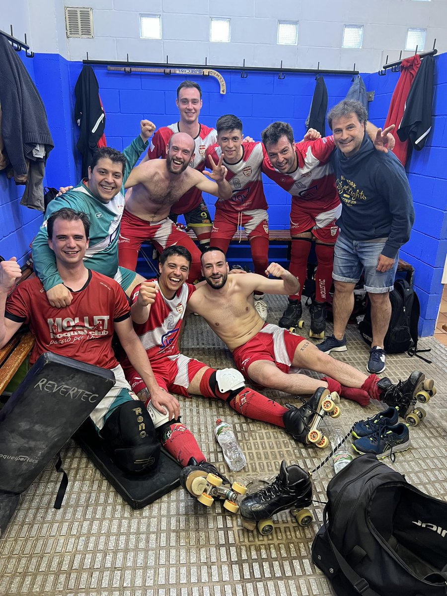 Mollet_HC's tweet photo. #1cat 
@chpalafrugell 3-4 @Mollet_HC 
Nadie dijo que estoy seria fácil. Pero estamos en los playoff de ascenso de nacional catalana
Que grandes sois chicos!!!! https://t.co/xs0v3fVgrG