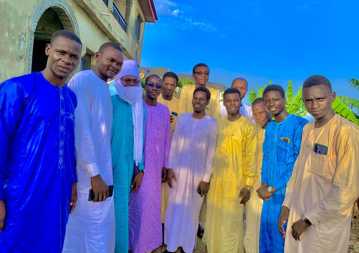 AliAbouah's tweet photo. #EidMubarak depuis Lagos +234🇳🇬
Toujours +235 🇷🇴 en tête 👍 
Que du bonheur et succès dans notre vie inchallah mes chers frères et sœurs. https://t.co/nNKsm6GtNA