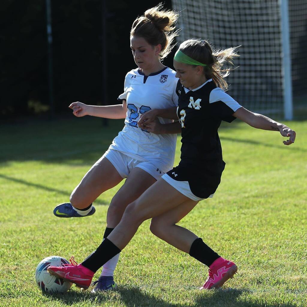gotoleftfield's tweet photo. Shore footing | @manteo_athletics @ManteoWSoccer @FFHS_Athletics #gallery @ https://t.co/JGiIEk3G6b | #canon #soccer #sports #photography | local soccer is in good hands, just a competitive & well played match | FREE DOWNLOADS forever (maybe) | #GetLeft https://t.co/DawoHN9f14 https://t.co/STsSxGdSo6
