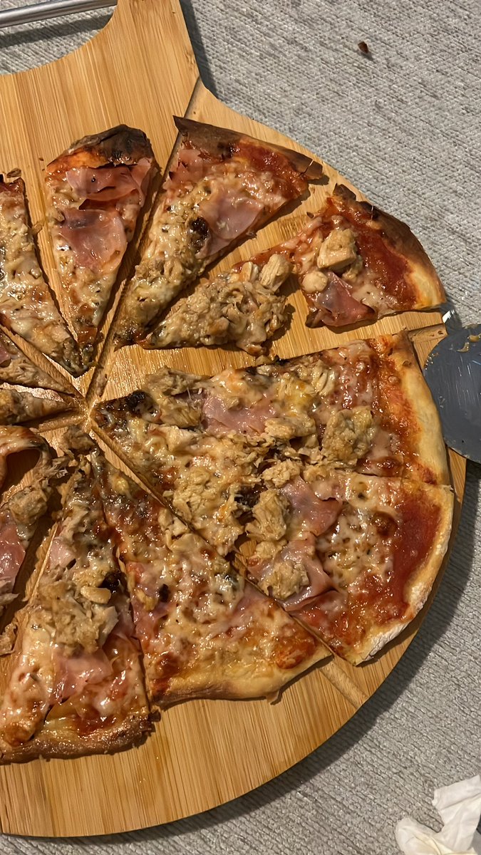edu7alba's tweet photo. Domingo de pizza casera 🥳🥳 https://t.co/KPmWXw6nf1