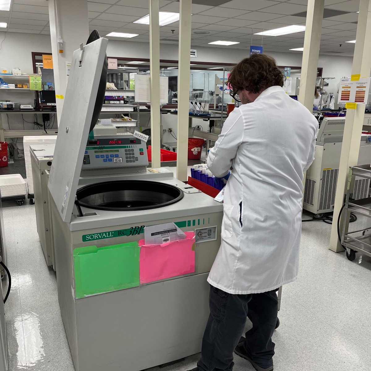 vitalant's tweet image. It’s Medical Laboratory Professionals Week! We celebrate staff in our labs from conducting research to making matches for patients with specialized blood needs, to separating blood donations into individual components as seen here. Thanks for all you do! #ASCPLabWeek23