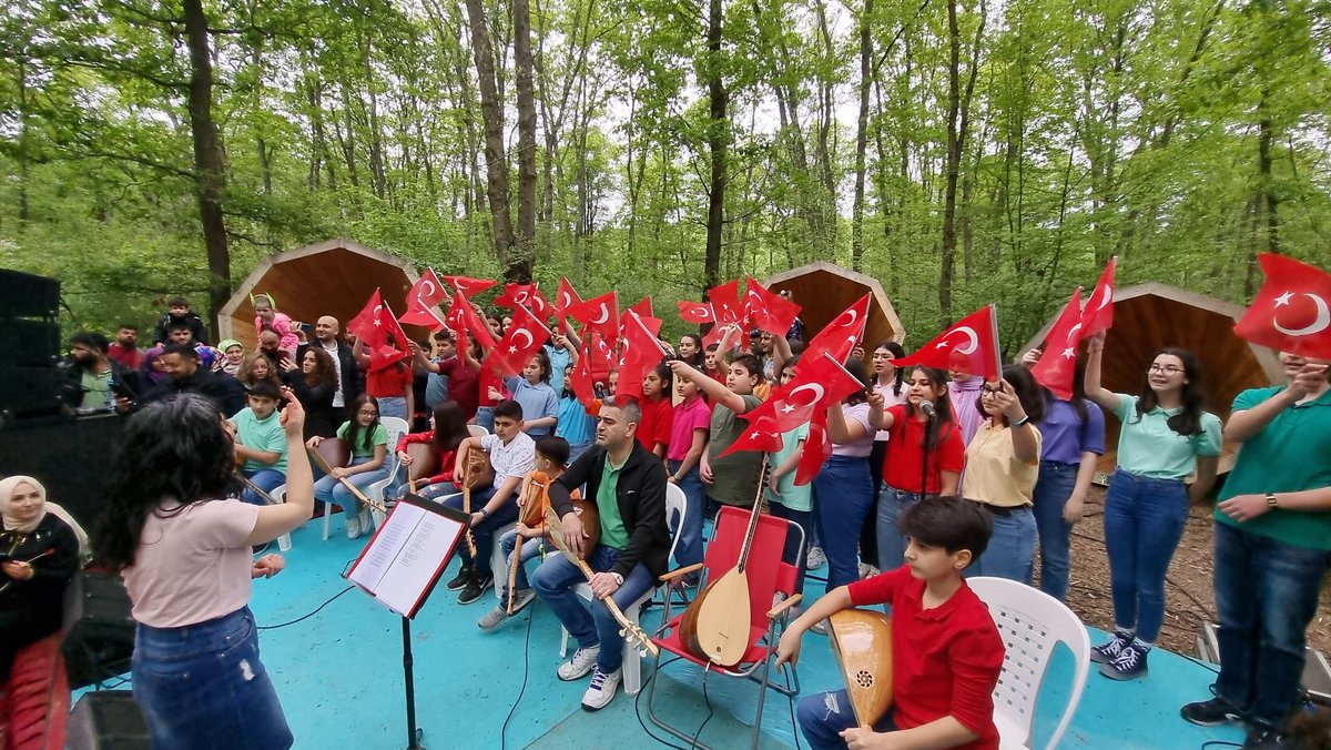 petkimortaokulu's tweet photo. Kocaeli Büyükşehir Belediyesi ve İl Milli Eğitim Müdürlüğümüzün 23 Nisan Ulusal Egemenlik ve Çocuk Bayramı kutlamaları kapsamında "Renk Ahenk Çocuk Şenliğine" Petkim Ortaokulu ve Anaokulu olarak katılım sağladık.🇹🇷 https://t.co/0HVM5N5XCV