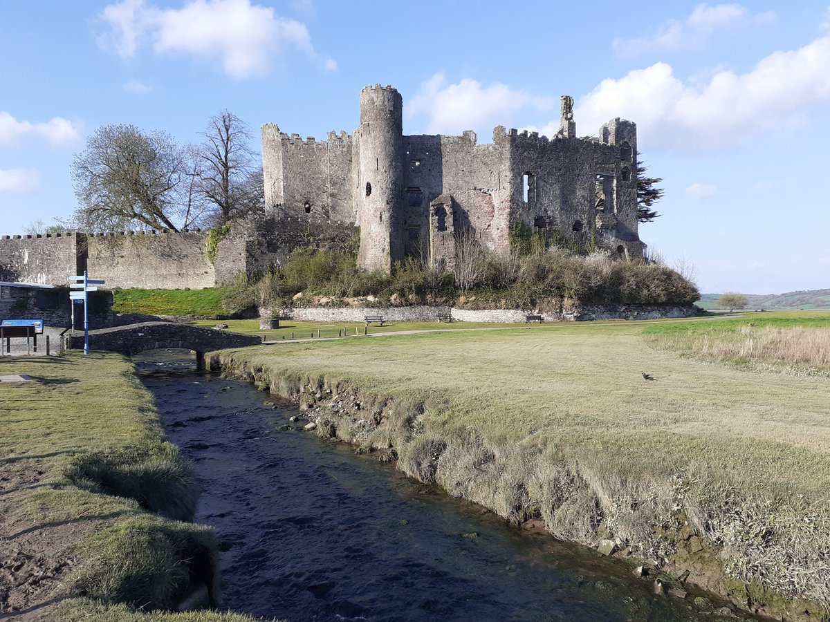 angiloveslife's tweet photo. Afternoon walk to walk off the Sunday lunch. Turned out nice but sadly didn't hear any curlew on the estuary #Laugharne #Castle #dylanthomas #writingshed #woods #walks #lilydog #chesterdog https://t.co/b9UsDQDOcl