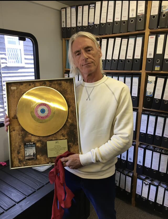 Modculture's tweet photo. @ReligionThe is auctioning the gold disc for All Mod Cons plus a giant photo taken by Lawrence Watson. Both were donated by Paul Weller and will raise funds for Cancer Research. The online auction ends Tuesday, and you can bid and find out more here. https://t.co/Ubdr37cOoA https://t.co/d4G2zj3ljy
