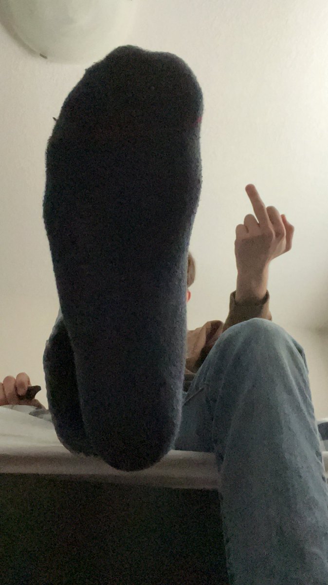 Who’s ready to serve 
#findom #paypig #financialdomination #malefeet #alphafeet