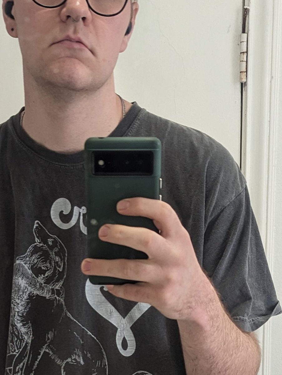 peterisaperson's tweet photo. @moon_wife_ No but why do we have the exact same phone and case (hair looks sick tho) https://t.co/9fbvGjZ3Q9