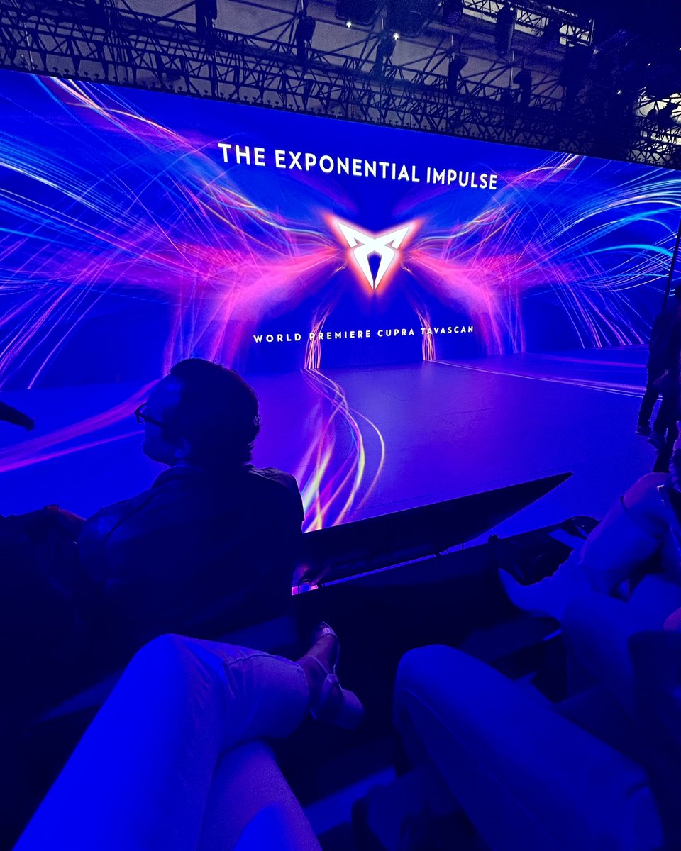 klara_rx's tweet photo. Had an amazing time at the @FIAFormulaE Berlin E-Prix this weekend!🇩🇪
Thanks @CUPRA for inviting me to the Exponential Impulse event!⚡️ Seeing all the work CUPRA puts into their creations is unbelievable, and it makes me so proud to be a part of the tribe!!🤟🏼
#ExponentialCUPRA https://t.co/z3wrdIwtf0