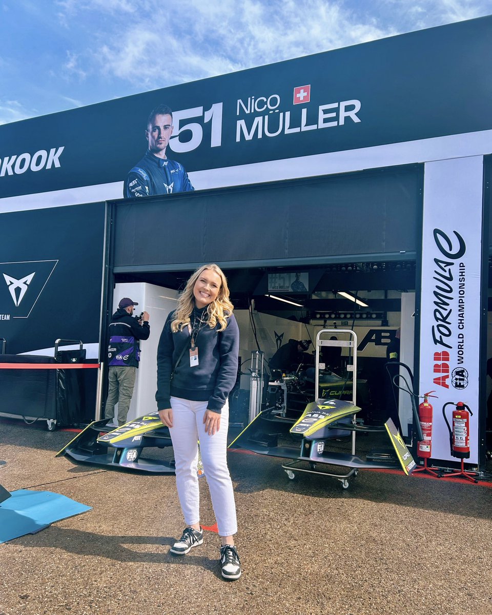klara_rx's tweet photo. Had an amazing time at the @FIAFormulaE Berlin E-Prix this weekend!🇩🇪
Thanks @CUPRA for inviting me to the Exponential Impulse event!⚡️ Seeing all the work CUPRA puts into their creations is unbelievable, and it makes me so proud to be a part of the tribe!!🤟🏼
#ExponentialCUPRA https://t.co/z3wrdIwtf0