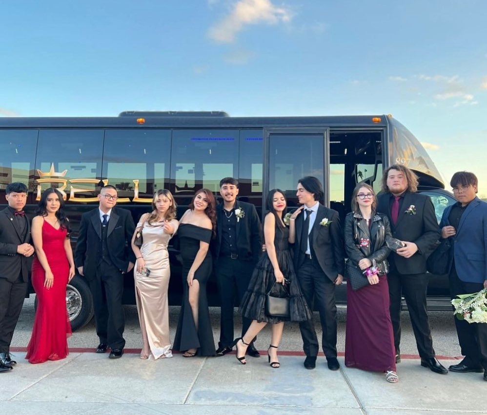 belllimolv's tweet photo. Our party bus is the perfect way to add some extra glamor and excitement to any event, including taking these trendsetters to their prom! 

 📸: alexvuongrizz on Instagram

#BellLimousine #PartyBus #LuxuryExperience #LasVegasProm https://t.co/63CC9PJ0hb