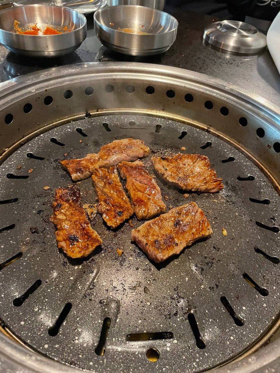 Eating Korean BBQ with friends😃