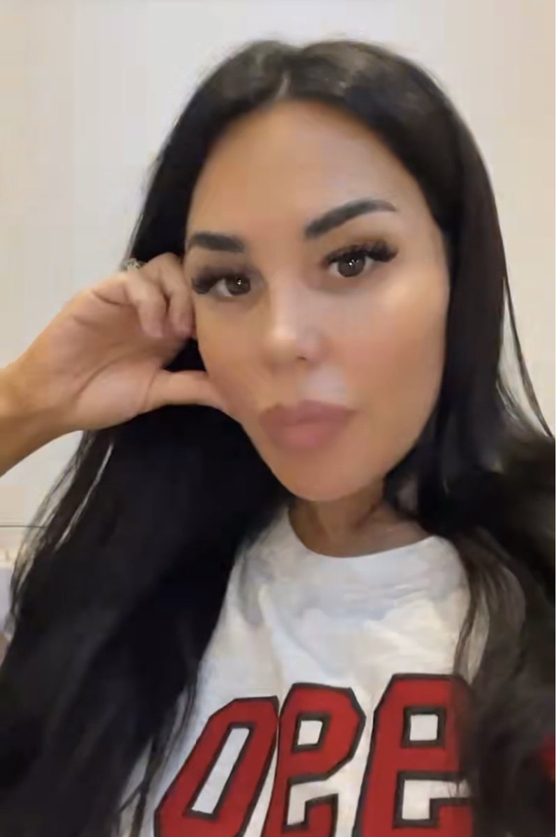 Sabrina69190's tweet photo. On comprend Prk elle se snap sans filtre que de profil jamais de face 👃 #millajasmine https://t.co/yLNMsWbtdv