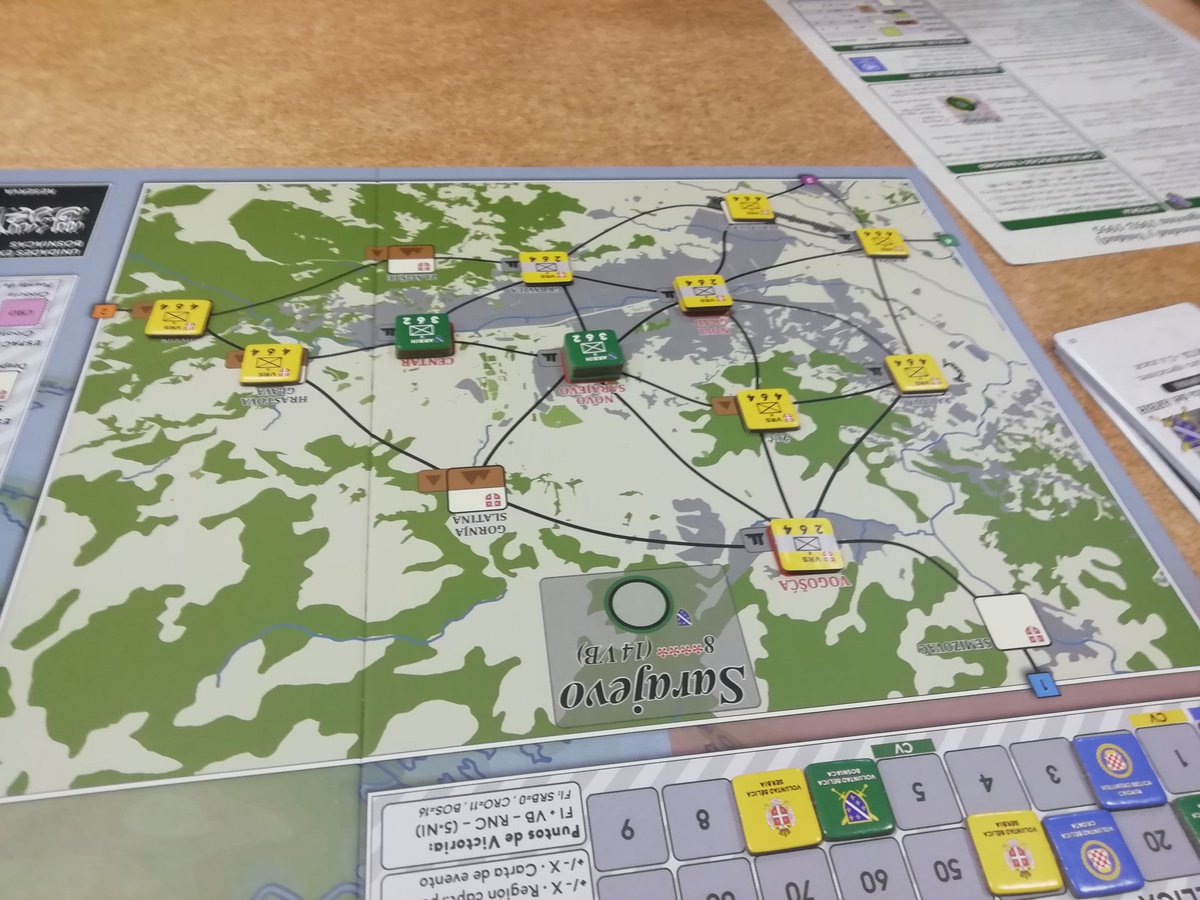 JuliusLFairfax's tweet photo. Sesión en el club de #BrotherhoodAndUnity con @hater_carlos y Edu @AbuelosGames.
Es un buen juego, que hay que jugar seguido o se te olvidan las cartas y metes la pata.
Por cierto, vaya pedazo de edición la del juego en castellano de la mano de @NACWargames. 👌👏 https://t.co/KsLmWzxIw5