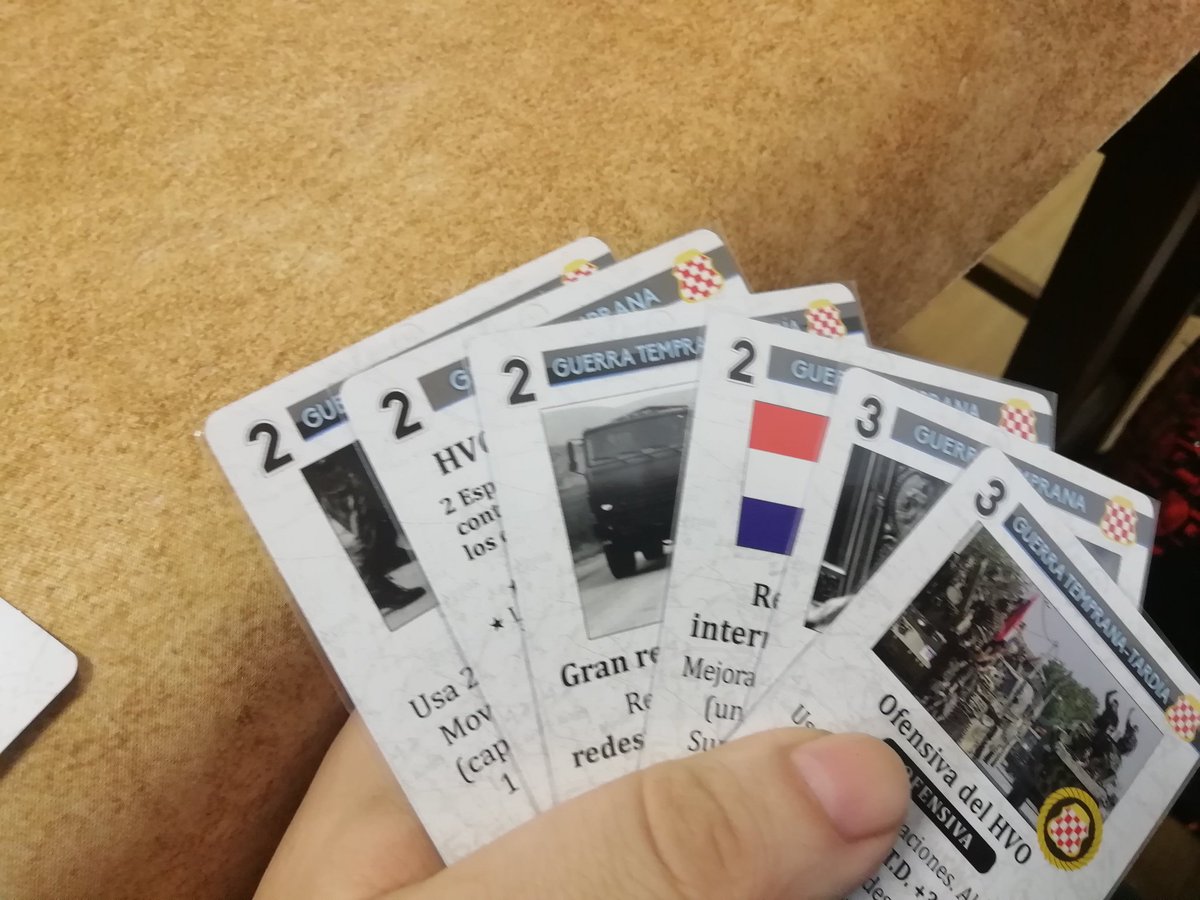 JuliusLFairfax's tweet photo. Sesión en el club de #BrotherhoodAndUnity con @hater_carlos y Edu @AbuelosGames.
Es un buen juego, que hay que jugar seguido o se te olvidan las cartas y metes la pata.
Por cierto, vaya pedazo de edición la del juego en castellano de la mano de @NACWargames. 👌👏 https://t.co/KsLmWzxIw5