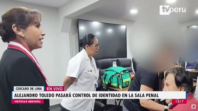 suriel's tweet photo. ⚫🔴MUY IMPORTANTE

Fiscal de la Nación, Patricia Benavides, ha puesto en su lugar a los fiscales inoperantes y sin resultados, Rafael Vela Barba y José Domingo Pérez Gómez, estos dos últimos, querían show mediático con la llegada del corrupto Toledo, pero la Fiscal con los ovarios bien puestos les dijo: "chocheritas, vayan a la playa o hacer shopping hoy, que este pechito se encargará de todo". Felicitaciones, fiscal, gracias por meter a la cana ya a dos delincuentes: Pedro Castillo y Alejandro Toledo: falta el otro, el lagarto, no más y allí; usted será pdte del Perú.

La mafia caviar, jajaja, cof cof cof, está vomitando espuma roja, porque ya no tienen poder en la Fiscalía y pronto lo perderán en el JNE y en la ONPE y allí sí se acabó: van a tener que huir como ratas de alcantarilla, como esa ONG que ya está vendiendo sus muebles.

Posdata: jajaja, la prensa guaripolera puso el grito en el cielo, señalando: "¿por qué no está allí José Domingo Pérez?". Fuira de acá, oe chistosos.