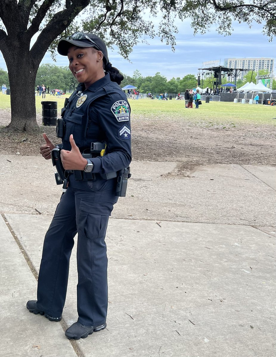 Even the Police are have a nice and peaceful final day at the austinreggaefest.com Everyone get on down here. @Austin_Police @CTXFoodBank