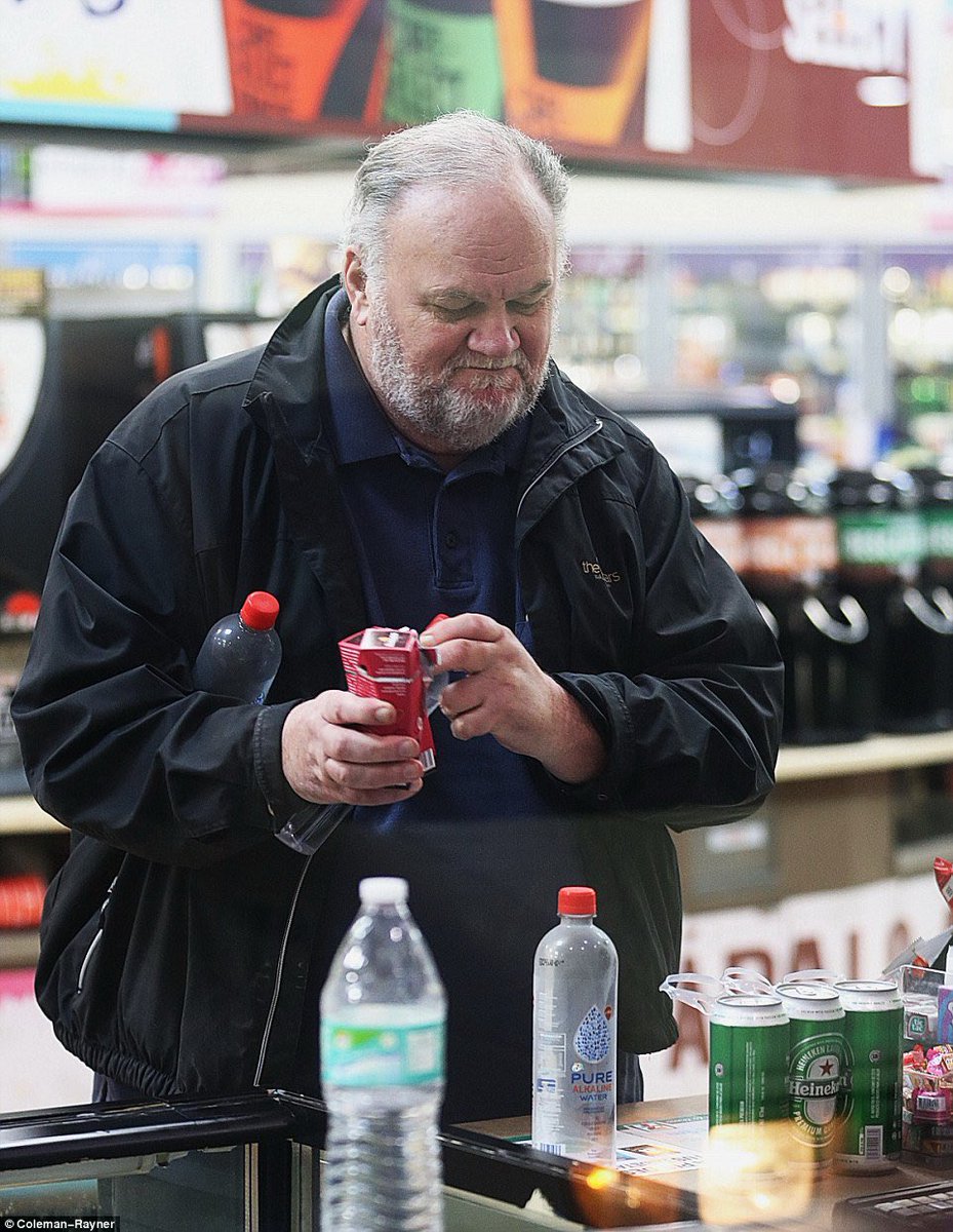 cmerry's tweet image. Who? "Thomas Markle" tax cheat hiding out in Mexico took paparazzi money to fake pix then when caught faked a heart attack the one who again took money to betray his daughter by sharing personal correspondence? That "Thomas Markle" 🙄😆he values beer &amp;amp; cig 💵 not his daughter😄