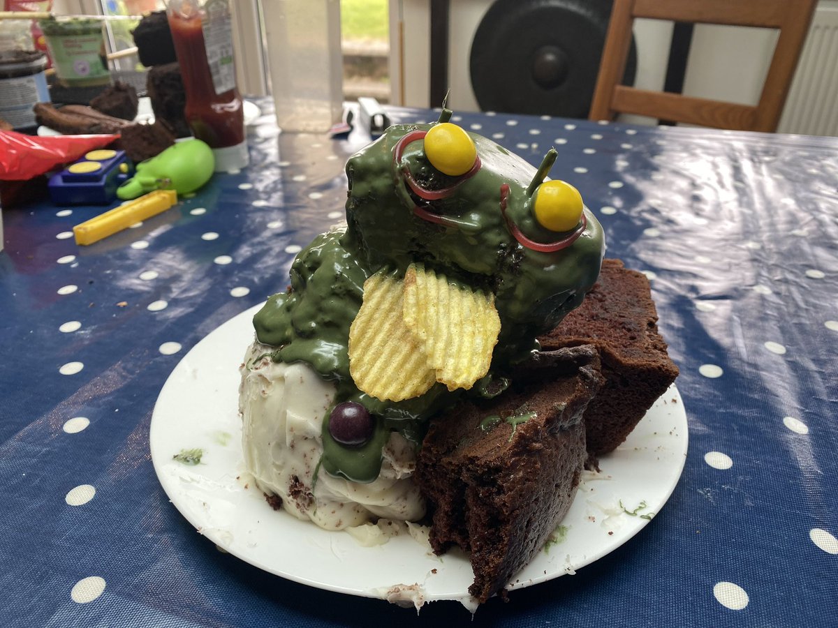 kevmcdonk's tweet photo. Failure will make you stronger.
This time last year, my attempt at Blueyโs #DuckCake was called a failure by everyone but my 5 year old it was for who said it was perfect.
Determined to try again, this yearโs edition has turned out much better! https://t.co/LECUMen9iH