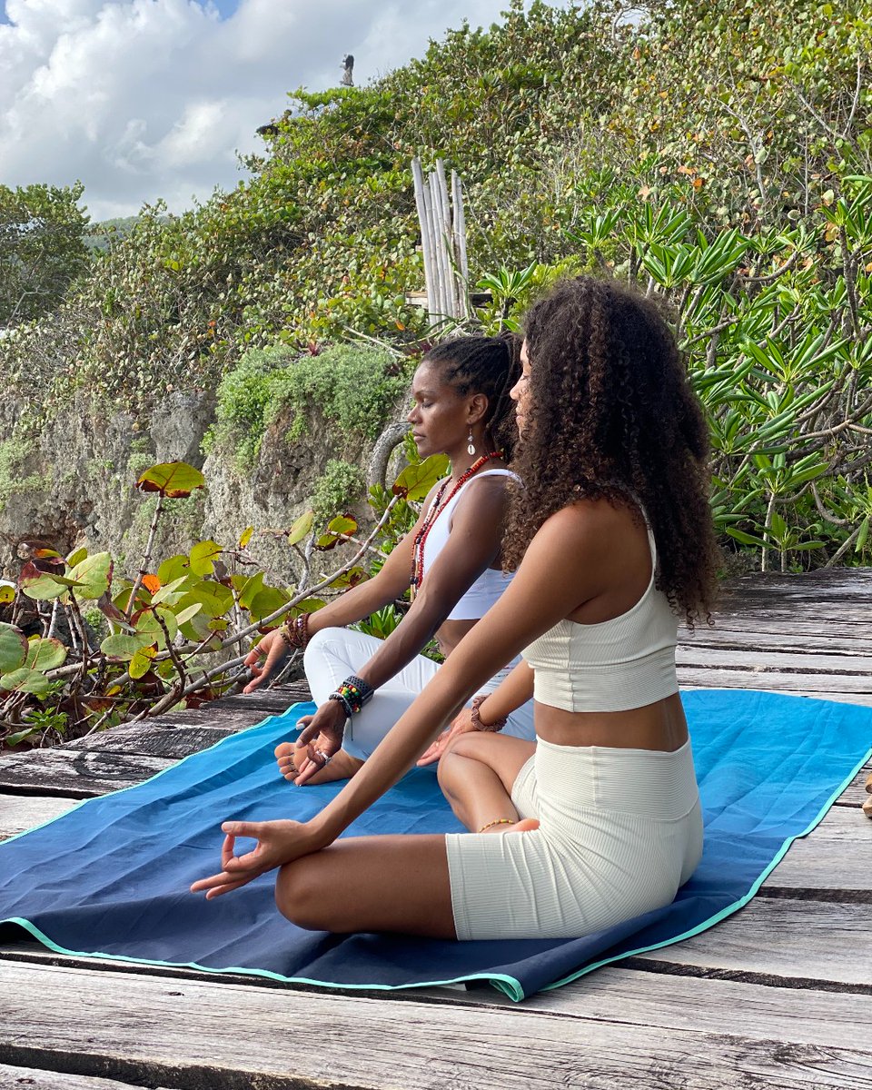 Sunday resets with our Everywhere Mat in Ocean Fade. 🙏 

#gorumpl