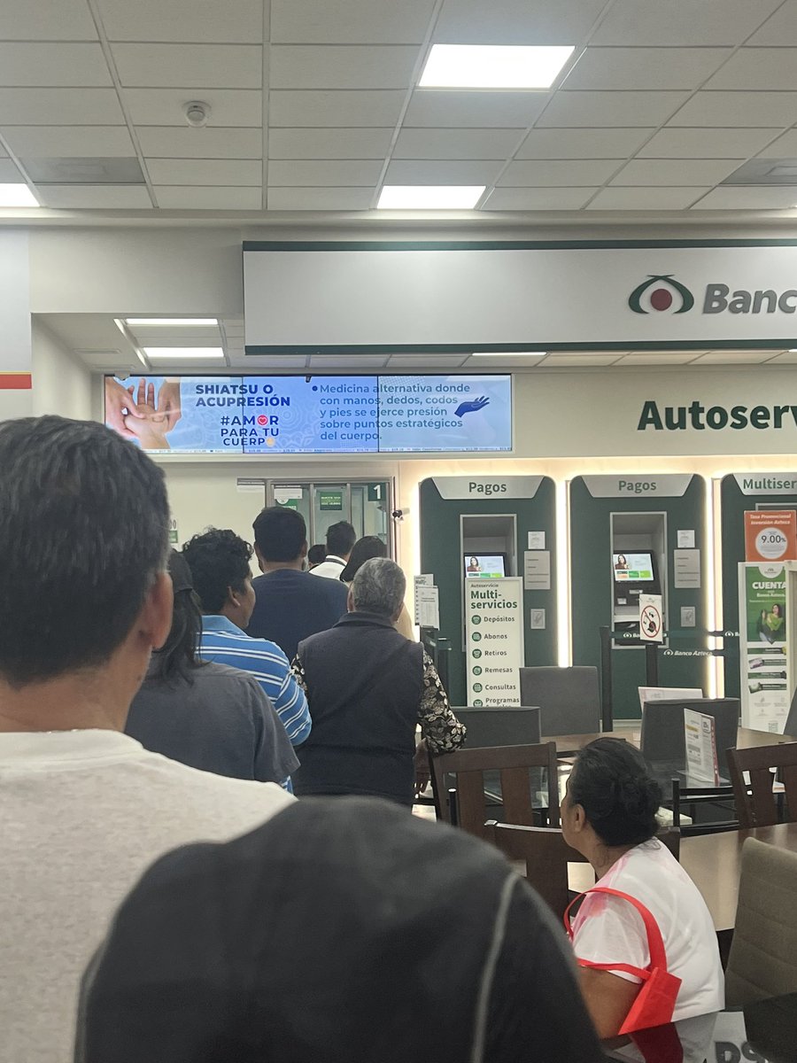 antonio80216's tweet photo. @BancoAzteca pésimo servicio en sucursal, de todos los cajeros solo sirve uno, las filas interminables, como es posible que sus Gerentes de Sucursales no tomen las medidas y acciones para garantizar una atención oportuna y sin tanto desgaste. Y sus directivos ni idea. https://t.co/X6Wiuiz4oH