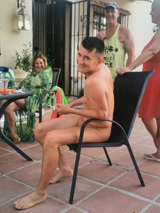 I may have just fake tanned @Sam_Bourne11 can't wait to see what colour he is in the morning 🤣🤣🤣 https://t<a class="tags" href="/tag/sam_bourne11">@sam_bourne11</a>