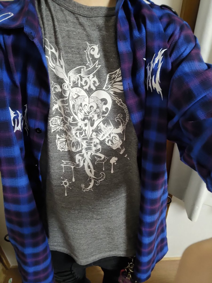 truescarynoname's tweet photo. TyCHE名古屋3週連続で行ってたけど今日行かなかったので1ヶ月連続とはならなかった
なんか連ログが途切れた感あってちょっと残念🤣
来週また遊びにいきます
#TyCHE名古屋
#sixh.(h.NAOTO)(Tシャツ)
#リッスンフレーバー(シャツ)
#セックスポッドリベンジ(パンツ)
#ハイパーコア(御守り) https://t.co/IMeKTkzGZu