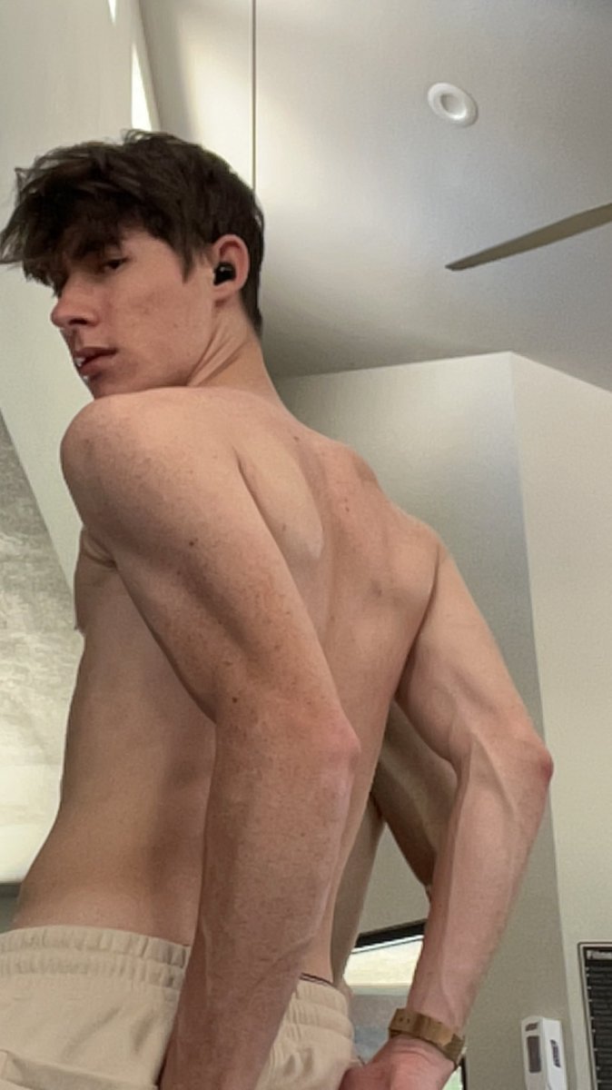 ModelMenUS's tweet photo. gym done ✅ time for cardio 
see the rest for only $3.5 limited time!
 https://t.co/WWbQNd8Iv9 https://t.co/GCPq1xG5WG