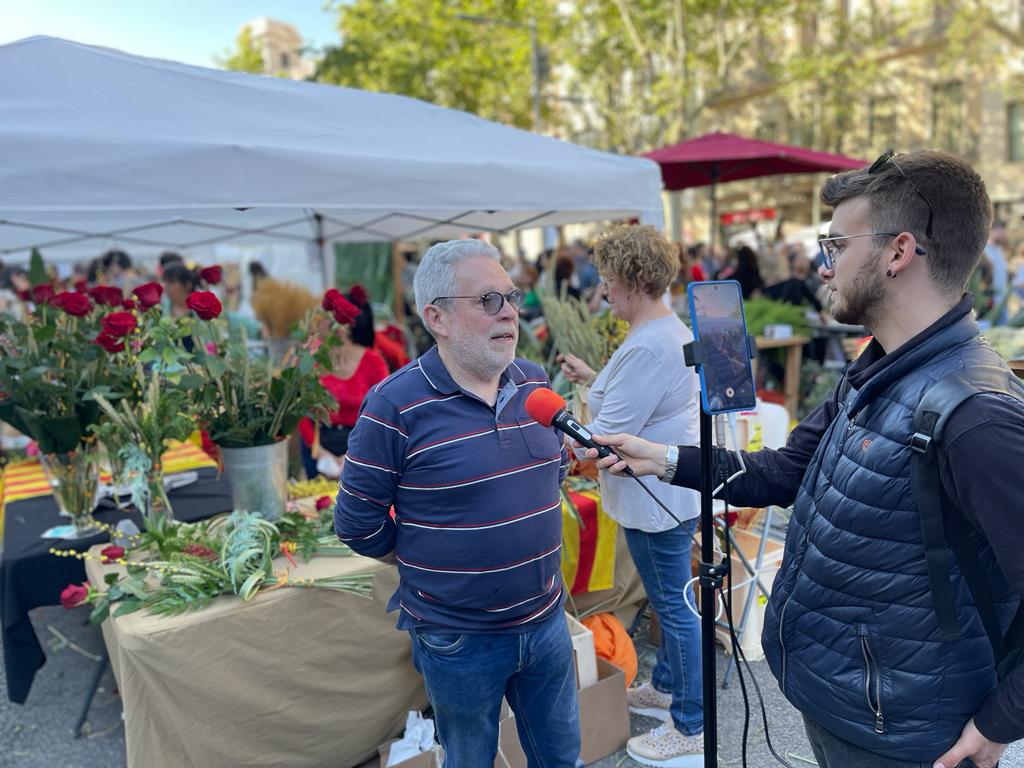 JoanMGuillen's tweet photo. Vull agraïr públicament a tots els mitjans de comunicació que any rere any contribueixen a que la Diada de #SantJordi sigui un èxit i es visibilitzi a nivell mundial. https://t.co/peib8f4JvD