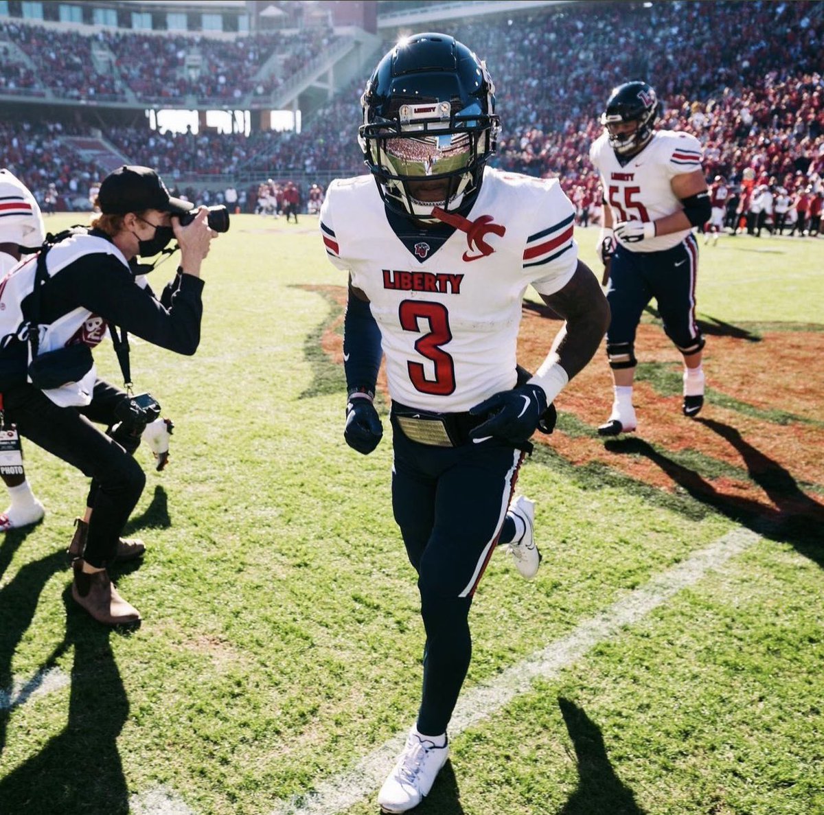 HoodDavion's tweet photo. AGTG!! Blessed to receive my First FBS 🅾️ffer from the University of Liberty #goflames @MageeCoach https://t.co/lQyW6dTyIj