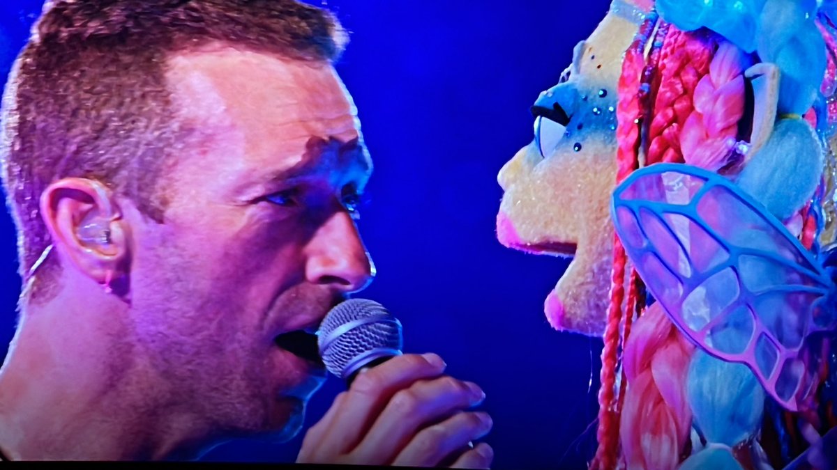 coldplayPeople's tweet photo. Went for the second time this week to see the guys at the cinema and it was even more fun than the first time. @coldplay thank you forever for making me smile and cry every time I watch you on the screen ❤️See you in Milan! #ColdplayRiverPlateFilm https://t.co/FdqLsO0JH9