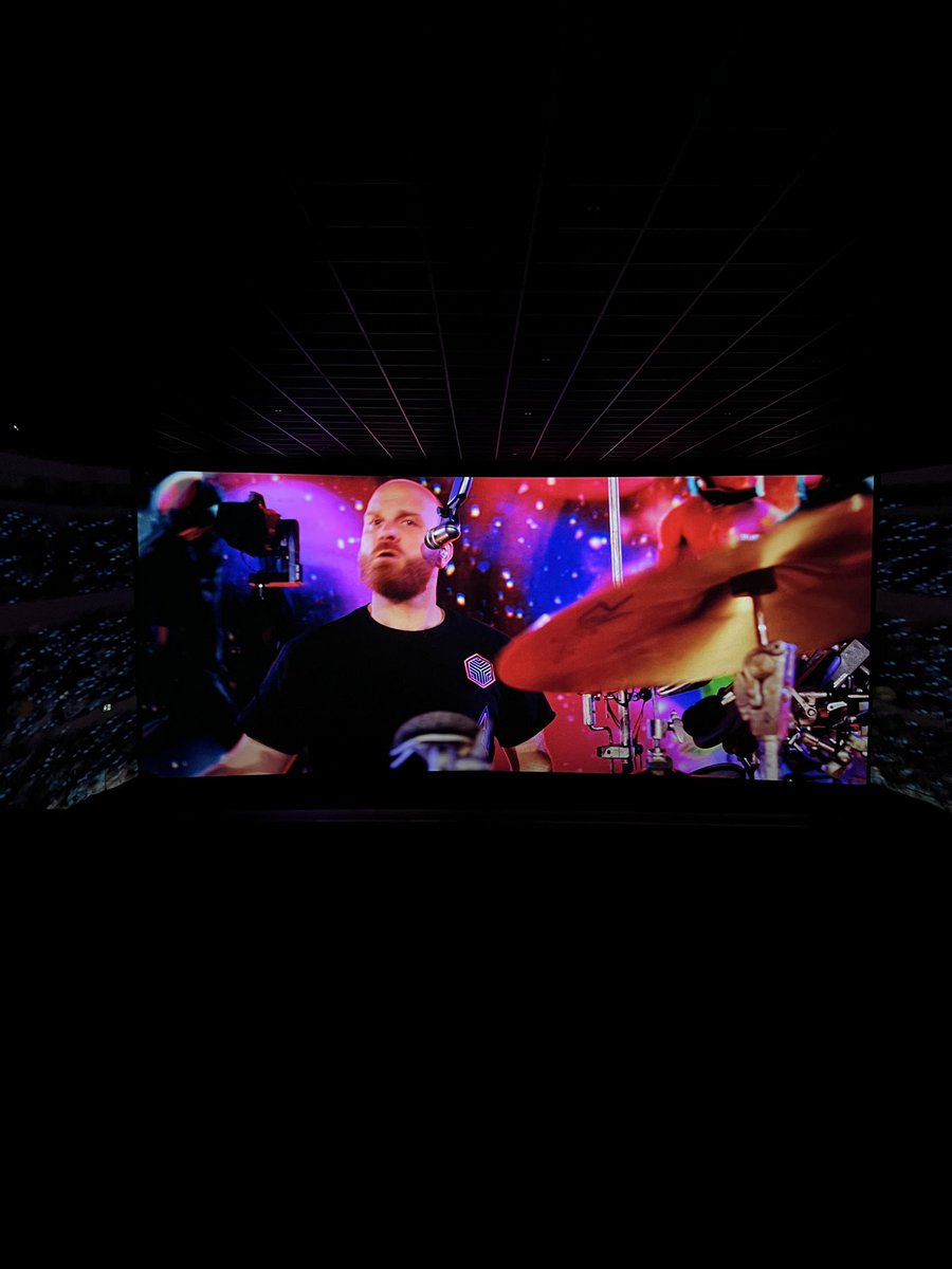 coldplayPeople's tweet photo. Went for the second time this week to see the guys at the cinema and it was even more fun than the first time. @coldplay thank you forever for making me smile and cry every time I watch you on the screen ❤️See you in Milan! #ColdplayRiverPlateFilm https://t.co/FdqLsO0JH9