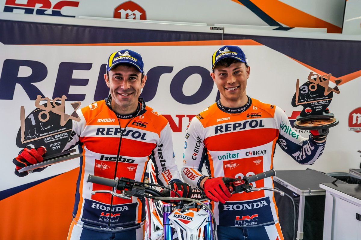 box_repsol's tweet photo. El #EquipoRepsolHonda sigue sin bajarse del podio en el #TrialGP😜

🏆🥈#ToniBou
🥉🥉#GabriMarcelli

#RepsolHondaTeam https://t.co/ItkYymBp4m