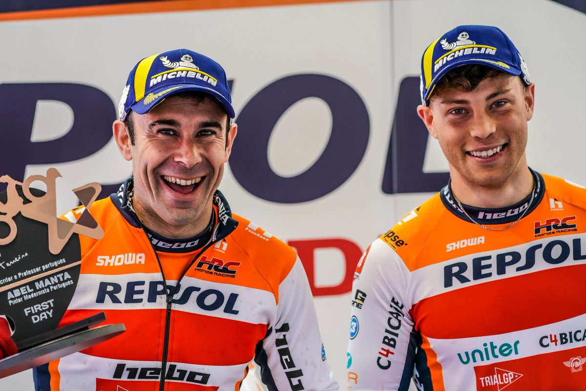 box_repsol's tweet photo. El #EquipoRepsolHonda sigue sin bajarse del podio en el #TrialGP😜

🏆🥈#ToniBou
🥉🥉#GabriMarcelli

#RepsolHondaTeam https://t.co/ItkYymBp4m