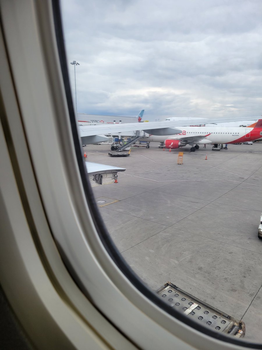 در راهِ اتحادیه‌ی اروپا و تظاهرات ۲۹ آوریل در لندن

در روزهای آینده نشستی چند روزه در محل اتحادیه‌ی اروپا تشکیل می‌شود که تعدادی از فعالین سیاسی و مدنیِ ایرانی به دعوت آن پاسخ مثبت داده‌اند. من هم در این نشست شرکت می‌کنم. پس از آن راهی لندن خواهم شد تا در تظاهرات ۲۹ آوریل علیه