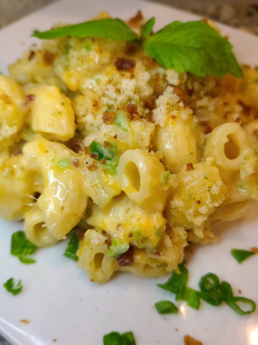 CreationsNauti's tweet photo. Even if the weather is bad outside. Still make the best of life inside! 
Jalapeno Mac-n-cheese!
What are you having that makes you happy? https://t.co/Oike0OYMFs