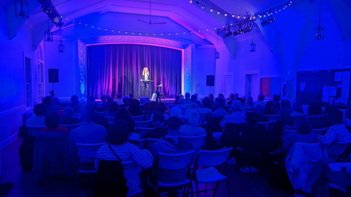 VicEdee's tweet photo. Another wonderful community event last night, by the @DouglastonLDC  - this year's 2nd annual Douglaston Story Project event, at Zion Episcopal Church
#douglaston
#storyproject
#community https://t.co/UCzupc1gRR