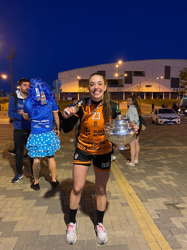 Vicen Muñoz (@vicenmunoz) on Twitter photo Felicidades BERA BERA.
LA REINA de la COPA
Felicidades amiga!!
Qué grande eres PAULA!!
<a href="/PaulaArcos10/">Paula Arcos</a> Felicidades BERA BERA.
LA REINA de la COPA
Felicidades amiga!!
Qué grande eres PAULA!!
<a href="/PaulaArcos10/">Paula Arcos</a>