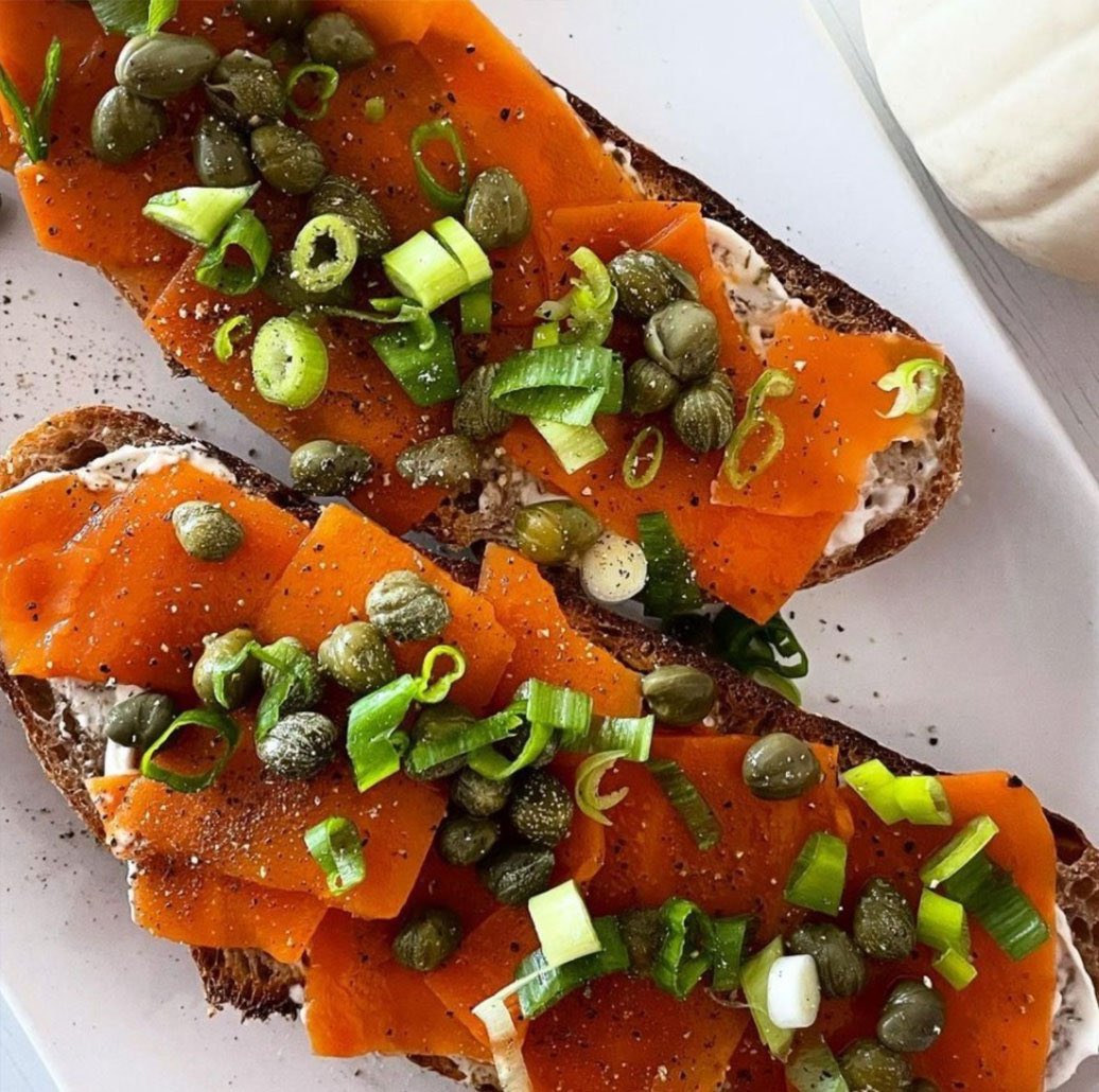 schmoozequeen's tweet photo. One of my FAV #vegan breakfasts #VeganFood #VeganLox 
Best #PlantbasedSalmon #Lox #SaveDaSea #CrueltyFree 
https://t.co/DqBbm3Qbop https://t.co/uflZfS7KFX