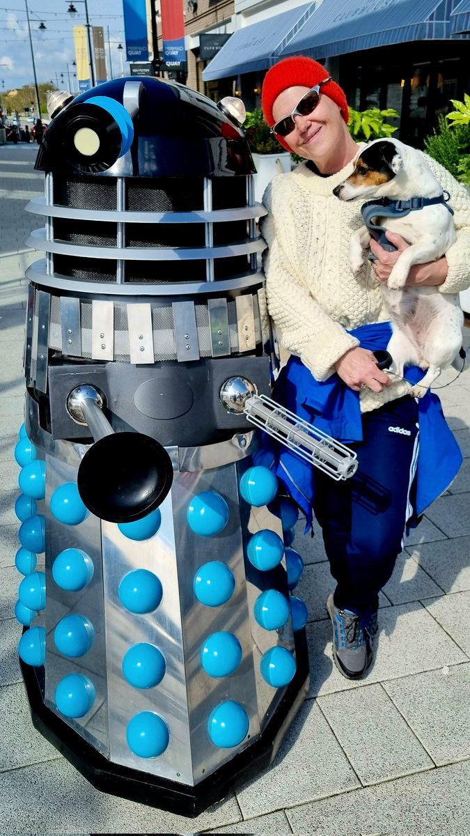 Flirty #Dalek in Cardiff Bay. Thing was full of itself! Roxy, our Jack Russell, was quite bemused. #DoctorWho indeed! #CityLifeCardiff