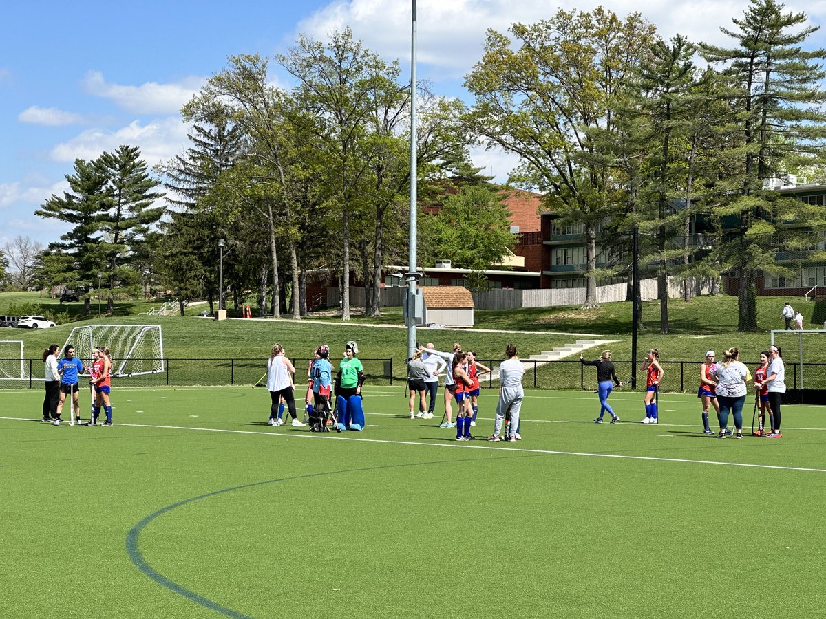 peteradry's tweet photo. Great day for field hockey. U14 vs coaches and D1 players. At the end of the game I asked coaches and D1 players to spend some time with individual players to talk through what they noticed and had girls ask questions. The interactions were phenomenal! #thinkingplayers https://t.co/gKYM0Hmwfq