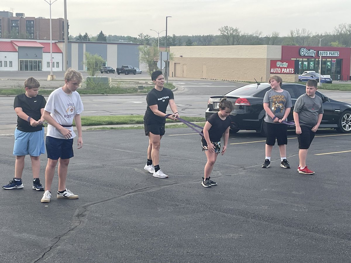 MimiMahon21's tweet photo. Building better athletes 💪🏽 https://t.co/7n7pTITAP5