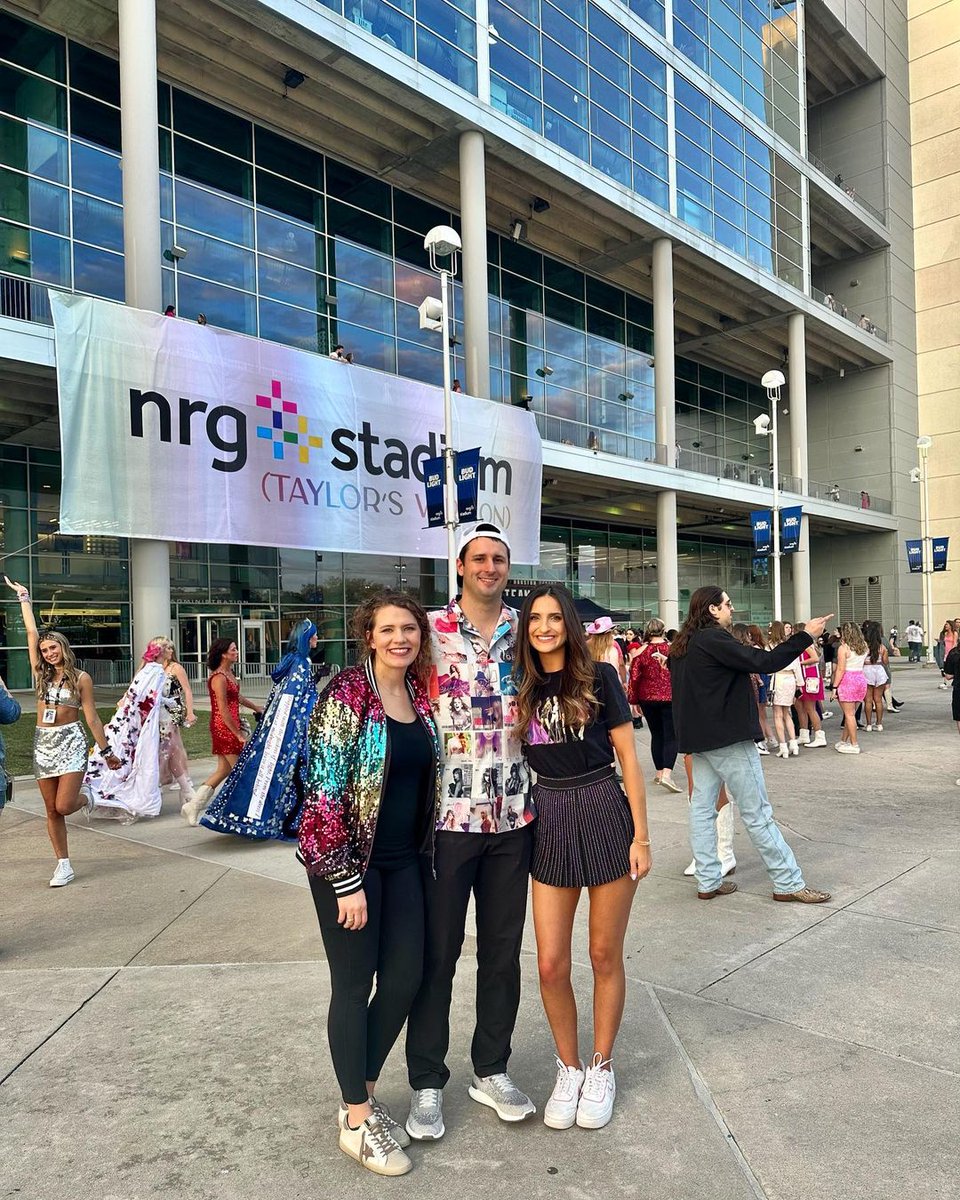 taylornation13's tweet photo. Can you feel this magic in the air? It’s officially the last night of #HoustonTSTheErasTour! 💛✨ #TSTheErasTour https://t.co/lgf3FjRsUO