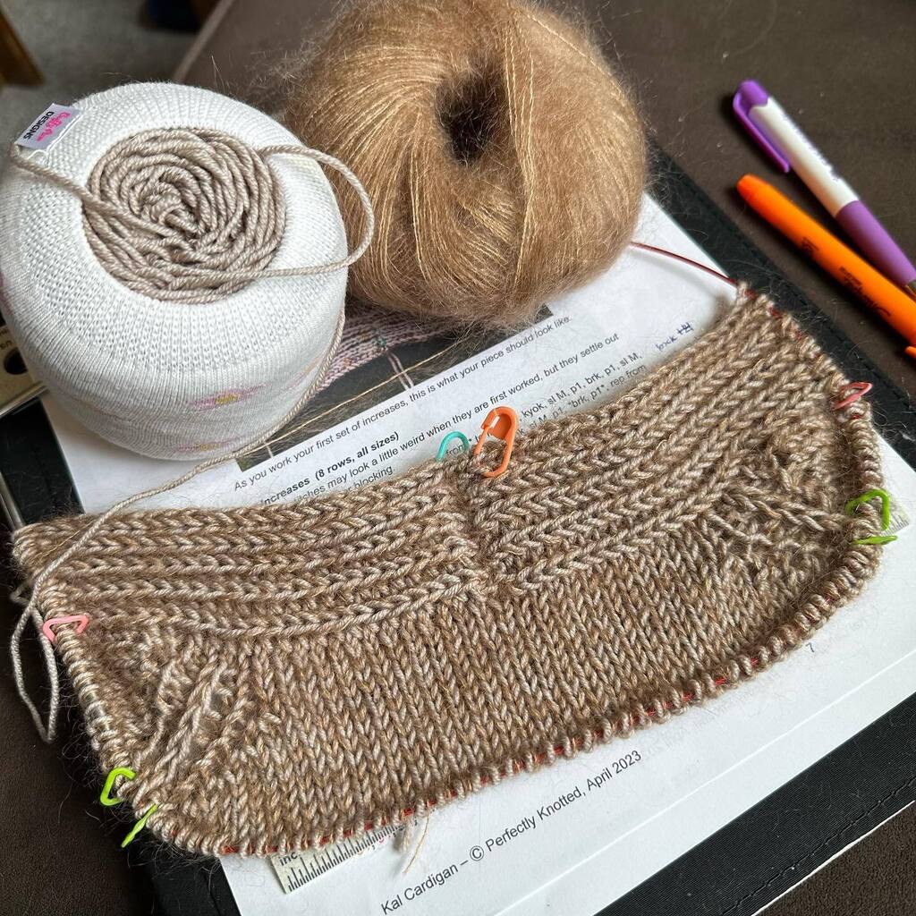I'm loving how this combo is working up - a lovely, golden cardi is in my future! #KalKAL 

Pattern is #KalCardigan by @perfectlyknotted
Yarn is Wooly by @explorerknits and Twig (mohair) from @rowanyarns instagr.am/p/CrZD4fLpt8g/