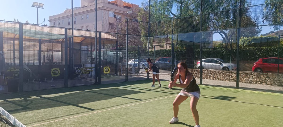 MaristasMalaga's tweet photo. Magnífico día de Torneo de Padel Solidario con motivo de la Semana de Solidaridad del colegio. Familias, alumnado, antiguos alumnos y profesores han pasado un día de convive y deporte estupendo.

#maristas #masqueaulas https://t.co/za2iVdPdnr