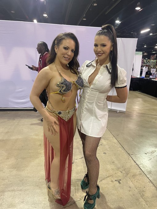 Just saw @adrianachechik and when I first started we had the same agent for porn, so we got to hang out<a class="tags" href="/tag/adrianachechik">@adrianachechik</a><a href="/tag/throwbackthursday"class="tags"><span>#throwbackthursday</span></a><a href="/tag/dogfart"class="tags"><span>#dogfart</span></a>