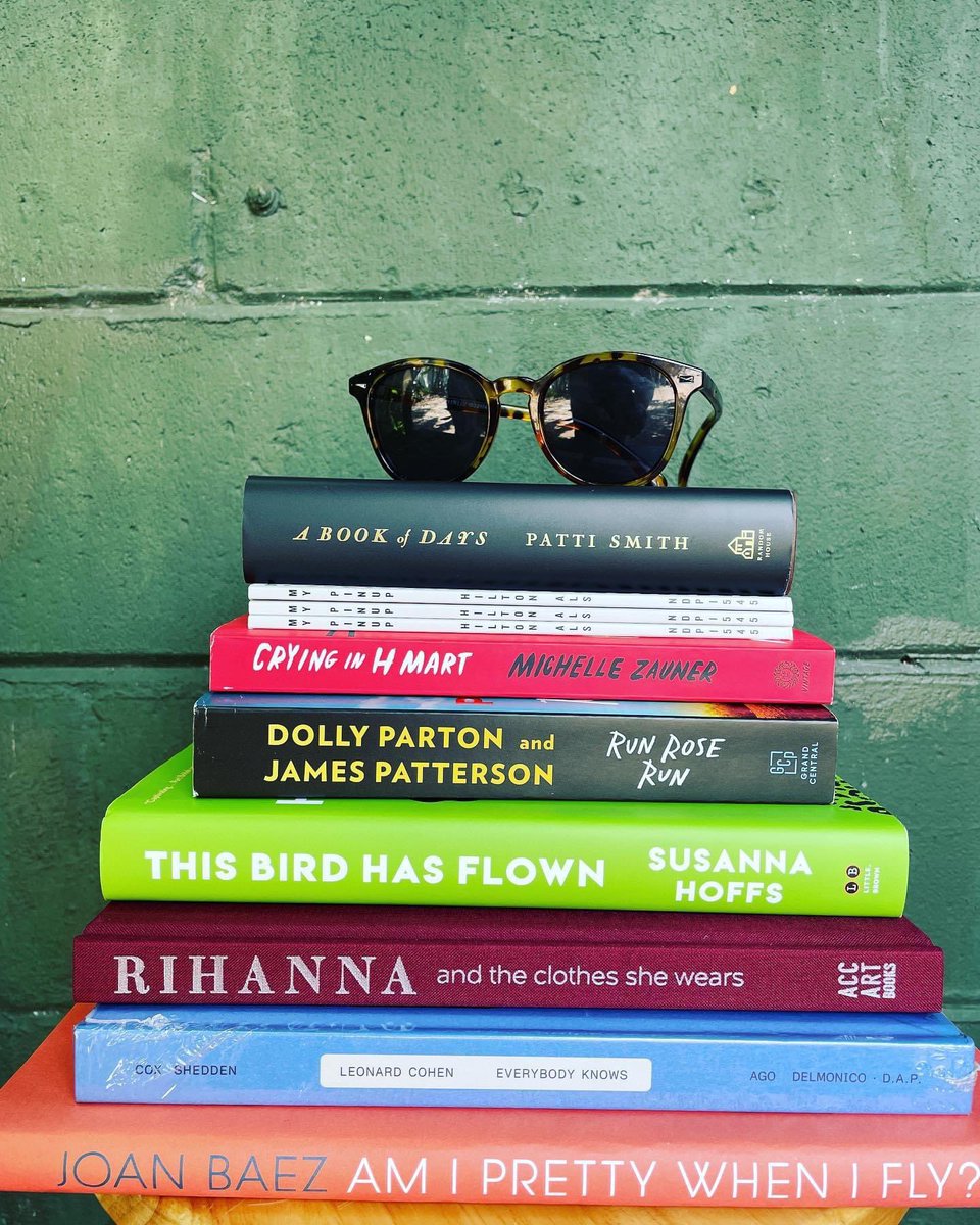 TomboloBooks's tweet image. We’re celebrating the close of #coachella2023 with a delectable line up of #rockstars 🎸 turned authors — musician’s written musings — singers typing their tales…🎹➡️📝💻📕#japanesebreakfast #dollyparton #rhianna #prince #pattismith #joanbaez #leonardcohen #thebangles