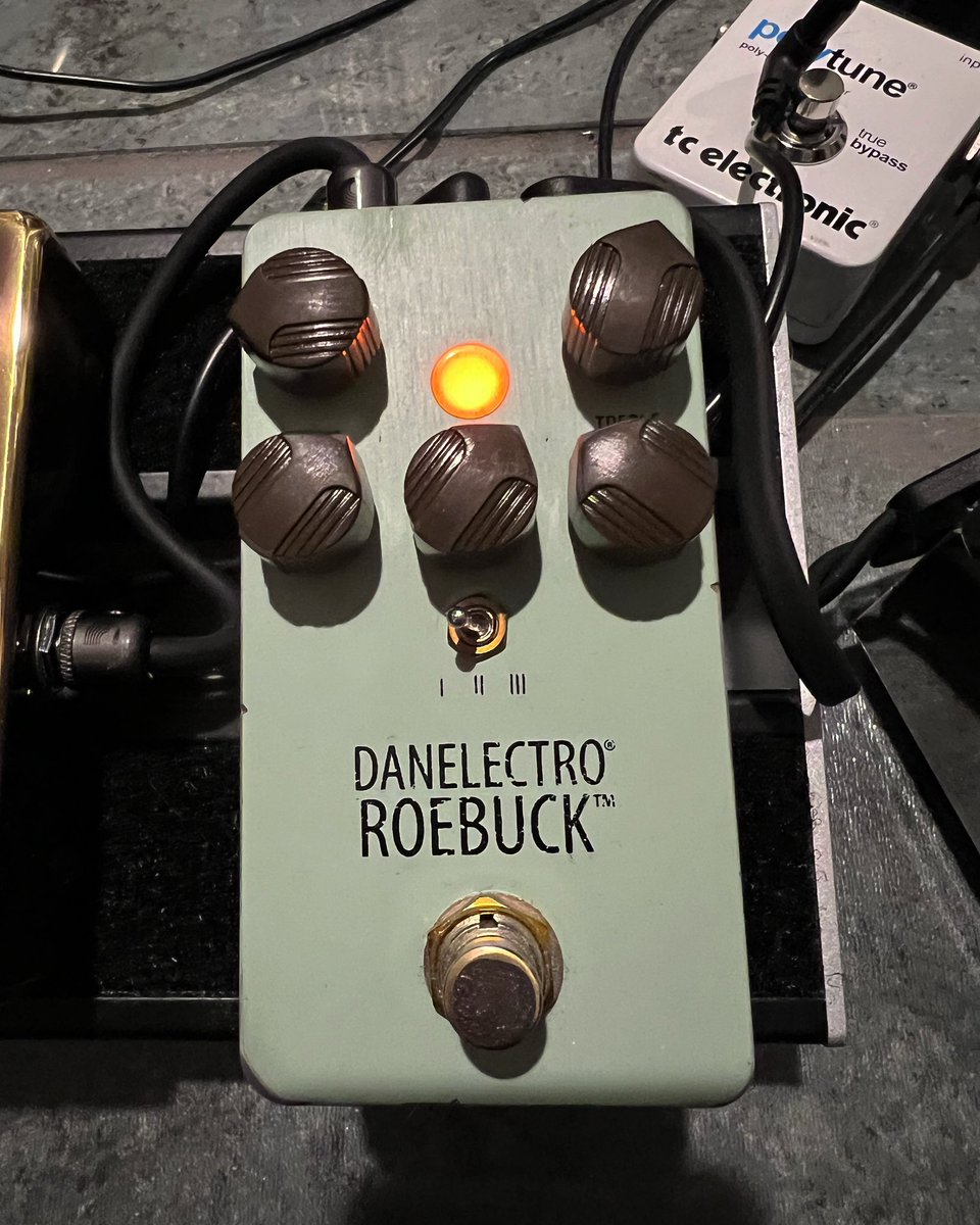TomoJustFunky's tweet photo. Aloha 🌴
@timpierceguitar was so kind that he gave it to me🙏

#kindness #friendship #guitar #effectspedals #ibanez #ibanezmostortion #mostortion #danelectro #roebuck #danelectropedals #danelectroroebuck #ibanezpedals #timpierce #tomofujita #guitarwisdom #effectpedal https://t.co/w9bISkPyT9