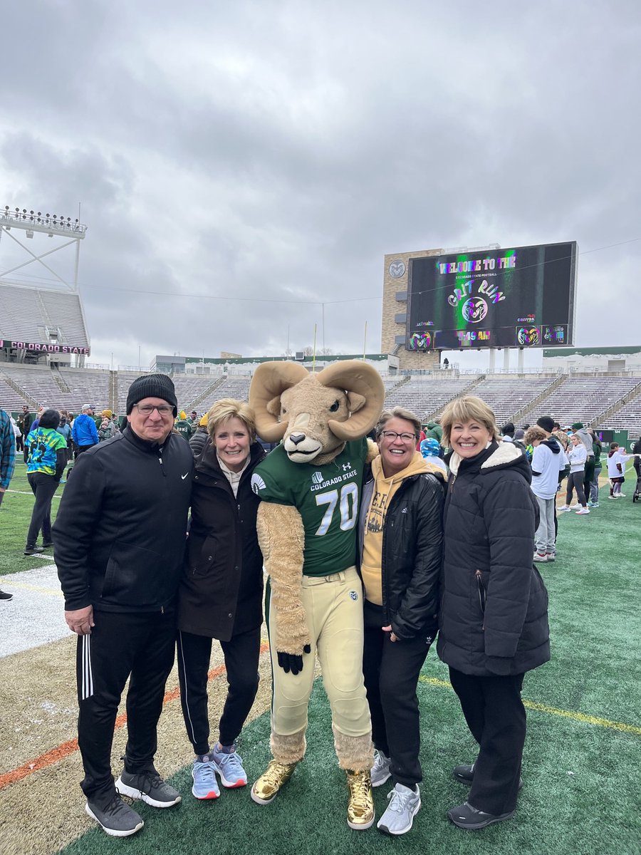 MarcBoehm1's tweet photo. Thanks for a fun filled weekend @kimnorvell4 @CoachJayNorvell Sarah Hannon and @TimCassidy8 #GRITRUN https://t.co/xAkTquUSZi