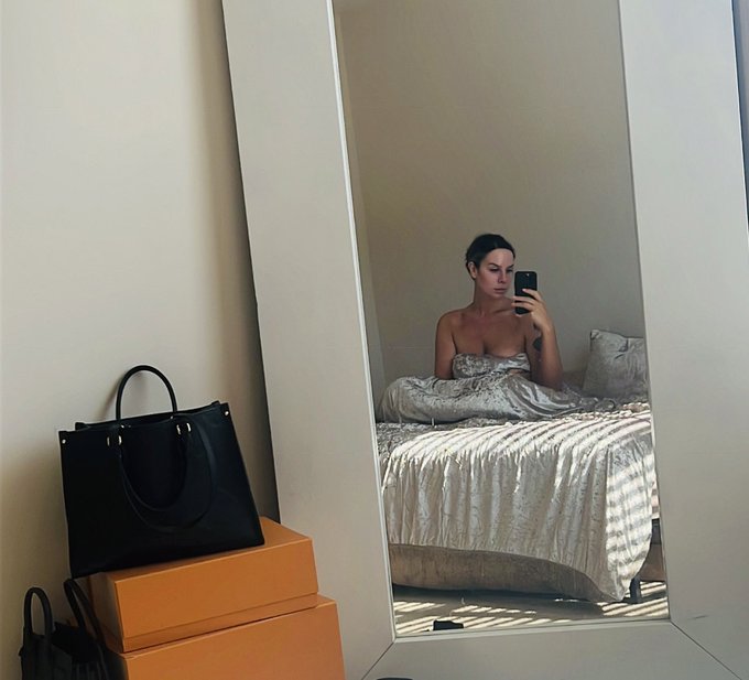 Happy🤍Sunday https://t.co/tyXkN4FVwE